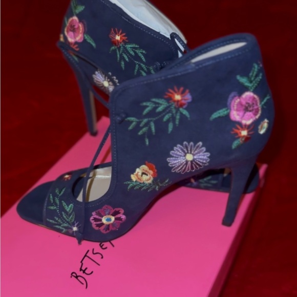 Betsey Johnson Navy Heels with Floral Embroidery - Picture 7 of 8